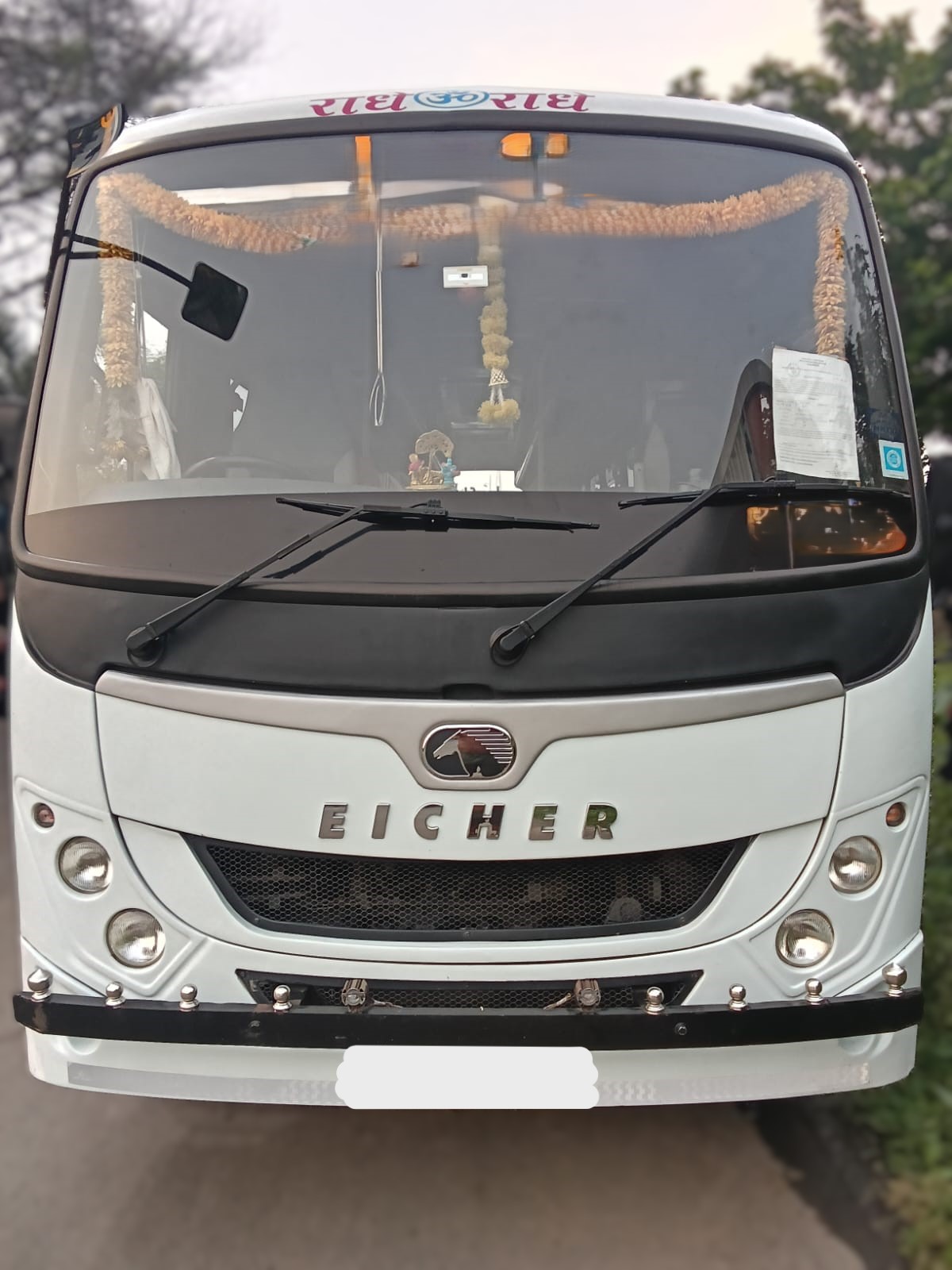 Spacious SUV for family outstation trips from Kolkata